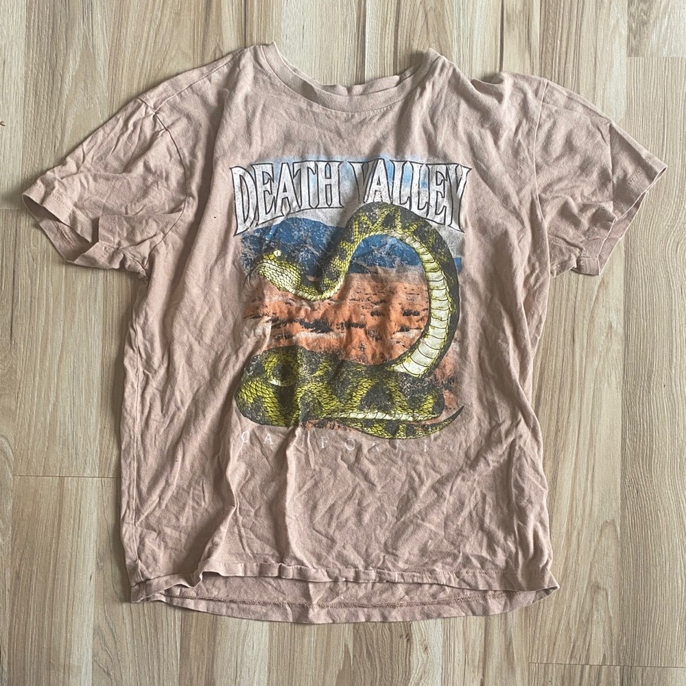 Aeropostale Dusty Pink 'Death Alley' Graphic Short Sleeve Tee - Picture 2 of 2